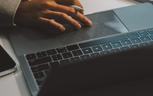 AirDrop Waiting iPhone to Mac